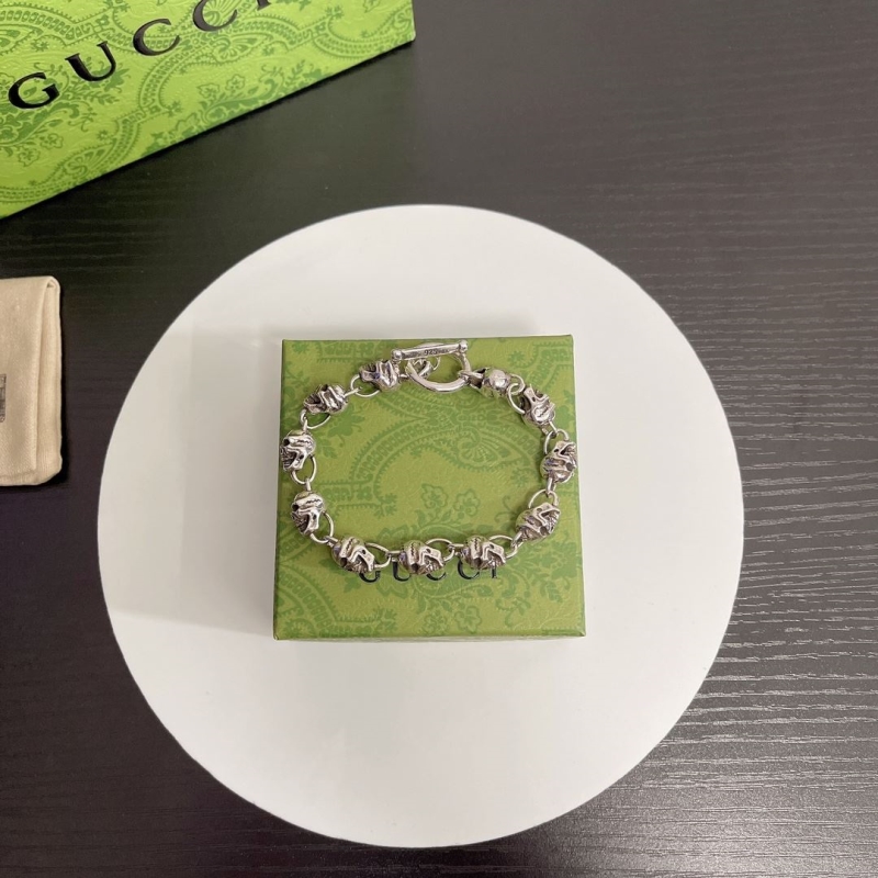 G*u*i bracelets